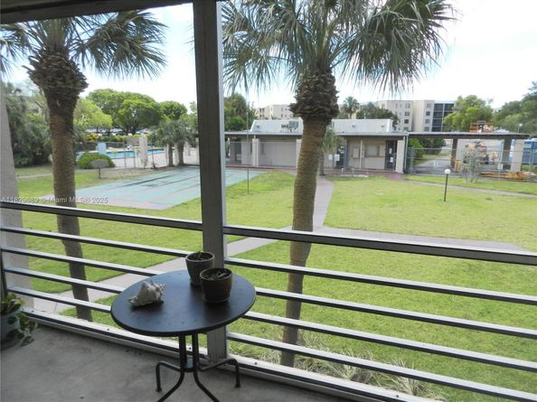 2860 Somerset Dr 211K, Lauderdale Lakes FL 33311