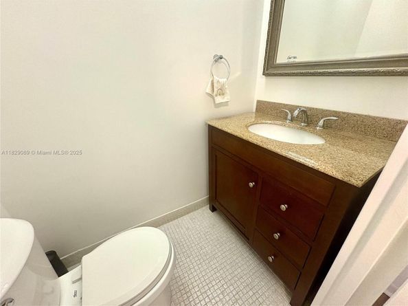 2860 Somerset Dr 211K, Lauderdale Lakes FL 33311