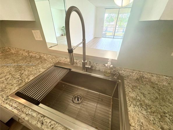 2860 Somerset Dr 211K, Lauderdale Lakes FL 33311