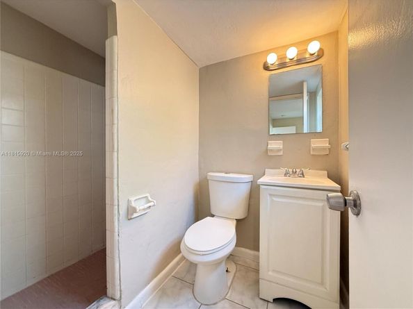 5654 NE 5th Ave, Oakland Park FL 33334