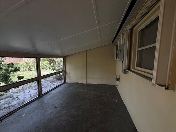 5654 NE 5th Ave, Oakland Park FL 33334