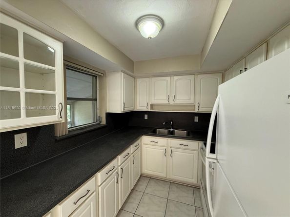 5654 NE 5th Ave, Oakland Park FL 33334