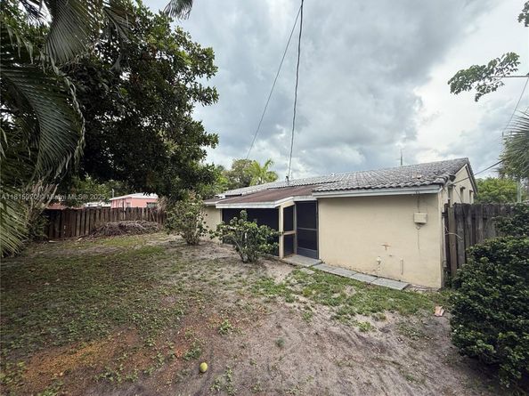 5654 NE 5th Ave, Oakland Park FL 33334