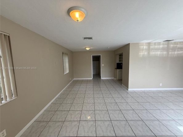 5654 NE 5th Ave, Oakland Park FL 33334