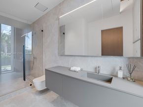 217 E Rivo Alto Dr, Miami Beach FL 33139