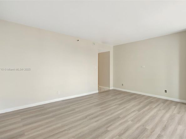1627 Brickell Ave 2006, Miami FL 33129