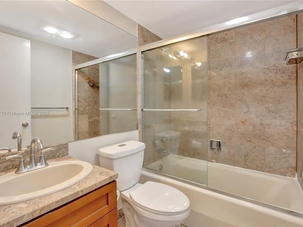 1627 Brickell Ave 2006, Miami FL 33129