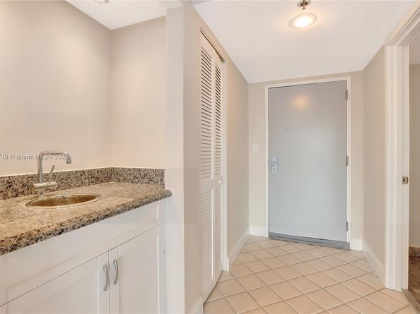 1627 Brickell Ave 2006, Miami FL 33129