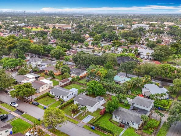 6464 Mcclellan St, Hollywood FL 33024