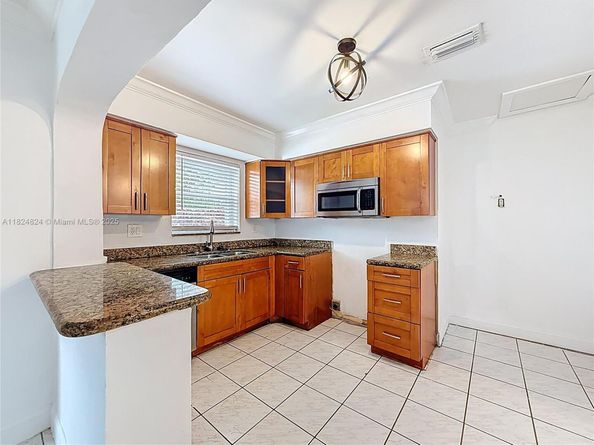 6464 Mcclellan St, Hollywood FL 33024