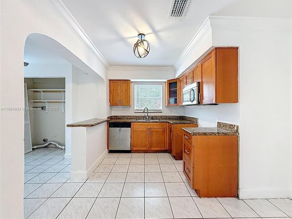 6464 Mcclellan St, Hollywood FL 33024