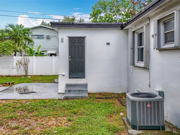 6464 Mcclellan St, Hollywood FL 33024