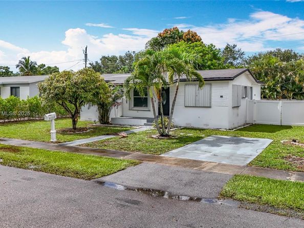 6464 Mcclellan St, Hollywood FL 33024