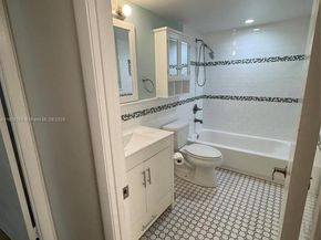 8411 NW 8th St 203, Miami FL 33126