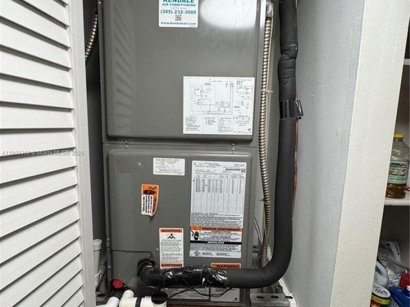 8411 NW 8th St 203, Miami FL 33126