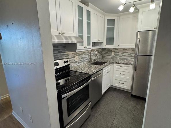 8411 NW 8th St 203, Miami FL 33126