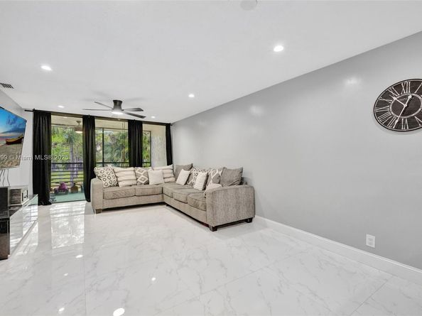 7699 NW 79th Ave 205, Tamarac FL 33321
