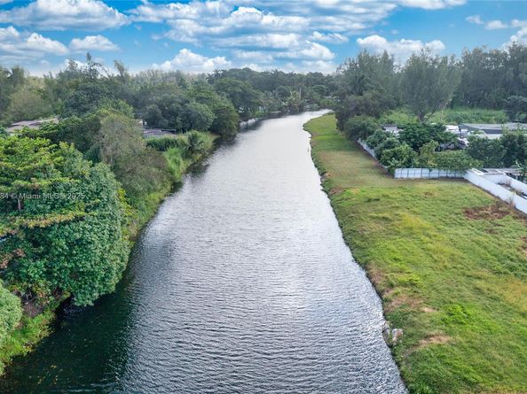 2020 NW 107th St, Miami FL 33167