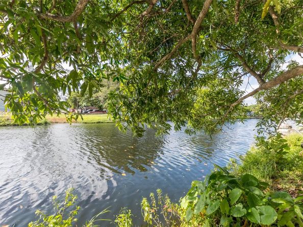 2020 NW 107th St, Miami FL 33167