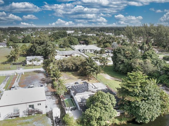 2020 NW 107th St, Miami FL 33167