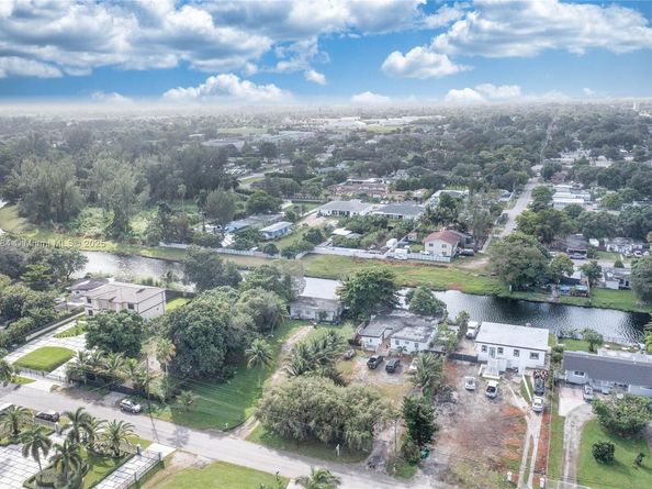 2020 NW 107th St, Miami FL 33167