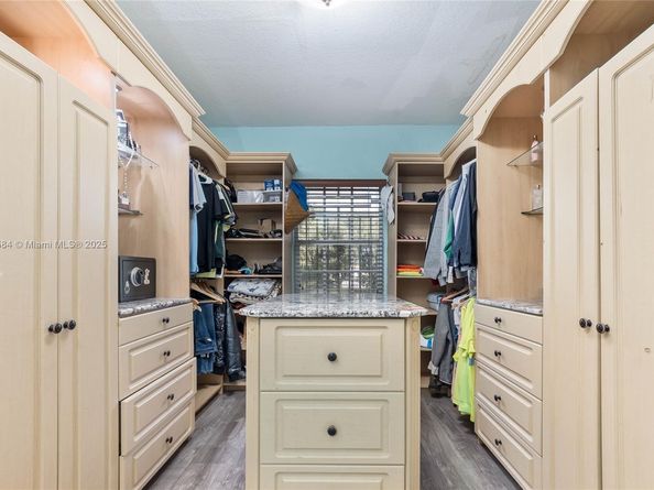 2020 NW 107th St, Miami FL 33167