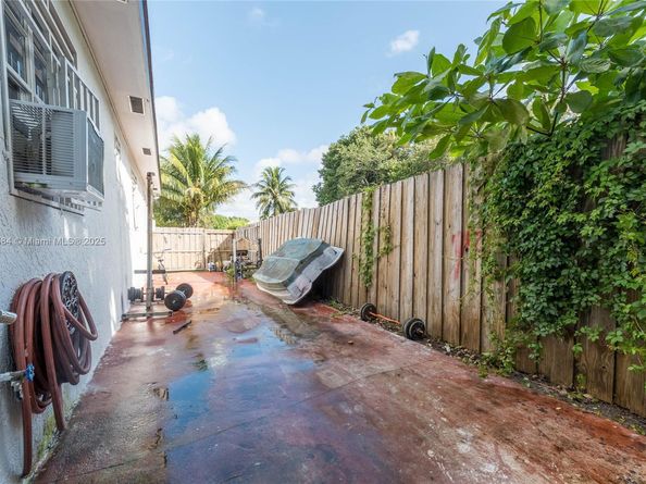 2020 NW 107th St, Miami FL 33167