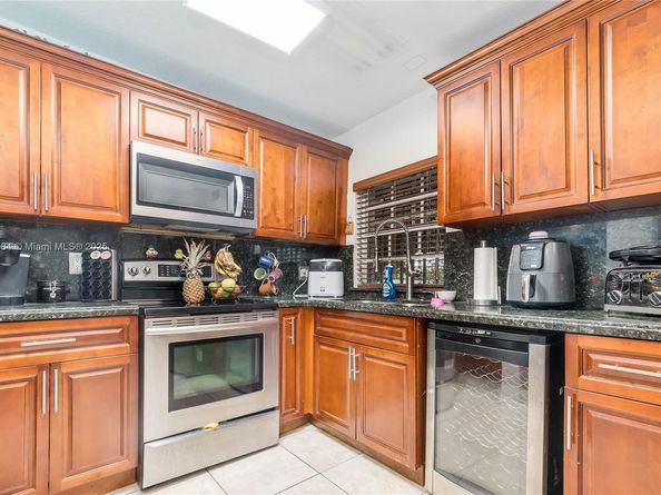 2020 NW 107th St, Miami FL 33167