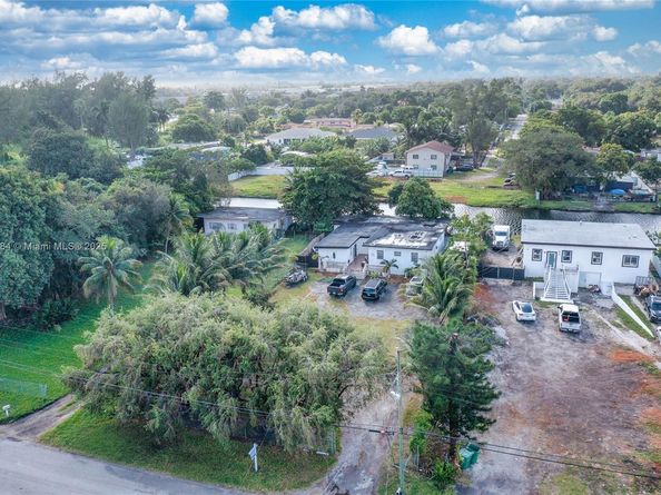 2020 NW 107th St, Miami FL 33167