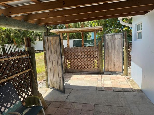 121 Linda Ln, Palm Beach Shores FL 33404