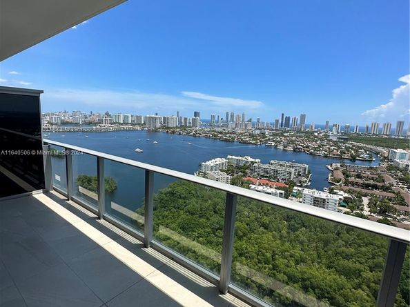 16385 Biscayne Blvd PH7, North Miami Beach FL 33160