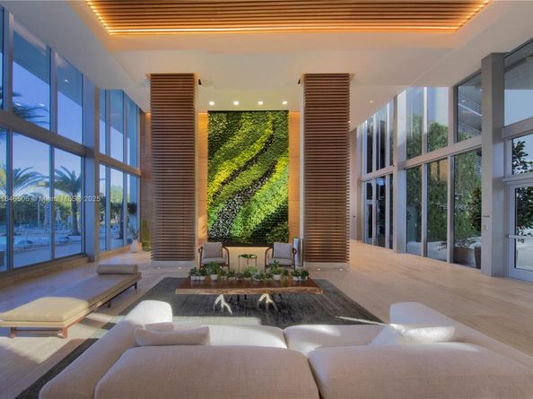 16385 Biscayne Blvd PH7, North Miami Beach FL 33160