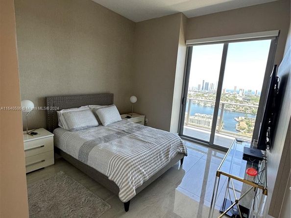 16385 Biscayne Blvd PH7, North Miami Beach FL 33160