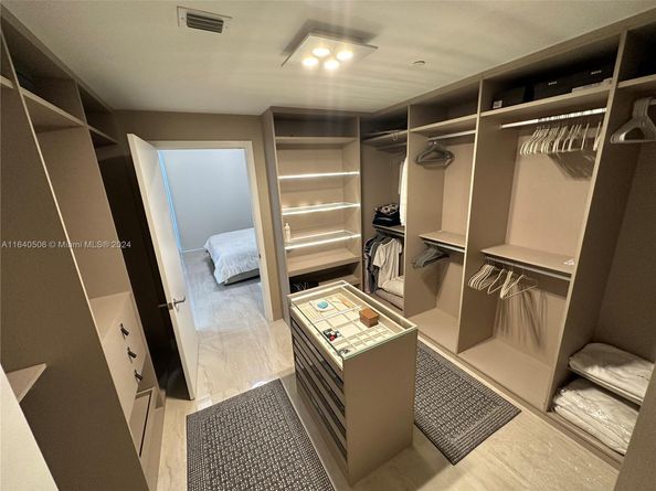 16385 Biscayne Blvd PH7, North Miami Beach FL 33160