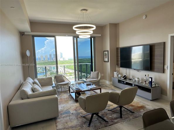 16385 Biscayne Blvd PH7, North Miami Beach FL 33160