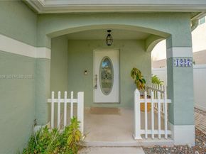 1227 SW 46th Ter, Deerfield Beach FL 33442