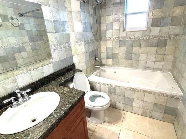 1335 W 68th St 309, Hialeah FL 33014