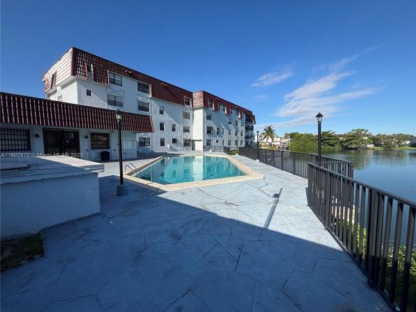 1335 W 68th St 309, Hialeah FL 33014