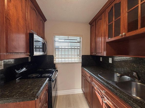 1335 W 68th St 309, Hialeah FL 33014