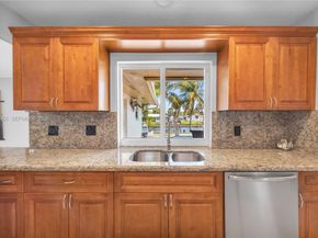 6121 SW 16th St, Plantation FL 33317