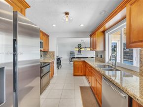 6121 SW 16th St, Plantation FL 33317