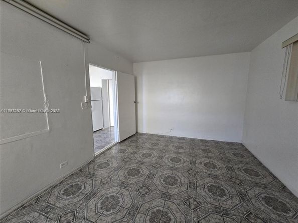 70 NW 77th St 11, Miami FL 33150