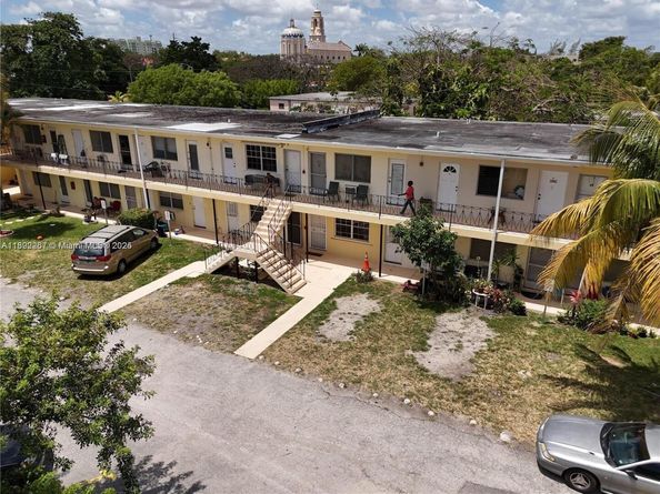 70 NW 77th St 11, Miami FL 33150