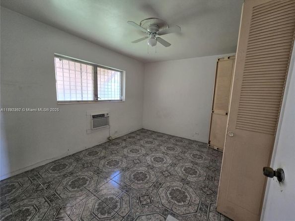 70 NW 77th St 11, Miami FL 33150