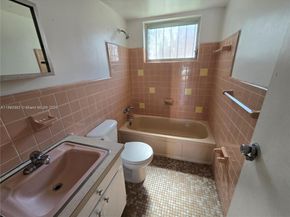 70 NW 77th St 11, Miami FL 33150