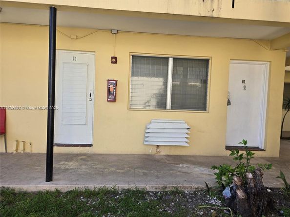 70 NW 77th St 11, Miami FL 33150
