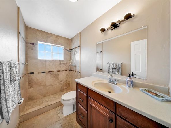 2705 SW 108th Ct, Miami FL 33165