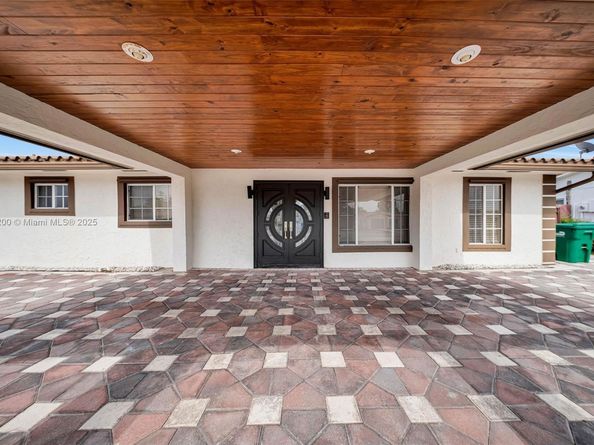 2705 SW 108th Ct, Miami FL 33165