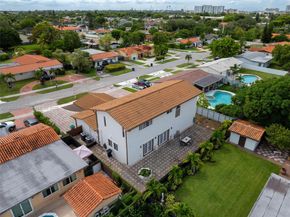 2705 SW 108th Ct, Miami FL 33165