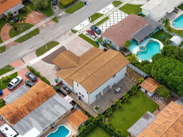 2705 SW 108th Ct, Miami FL 33165